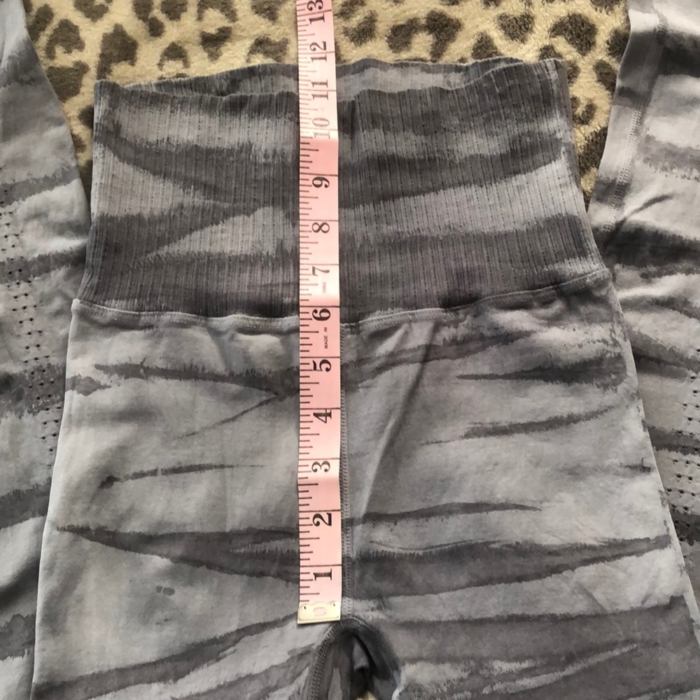 Free People Movement Good Karma High Rise Waist Leggings Gray Print Size XS/S - Picture 12 of 17
